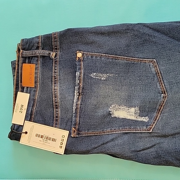 Judy Blue Denim - Judy Blue 20W Skinny Mid Rise with snakeskin distressing.